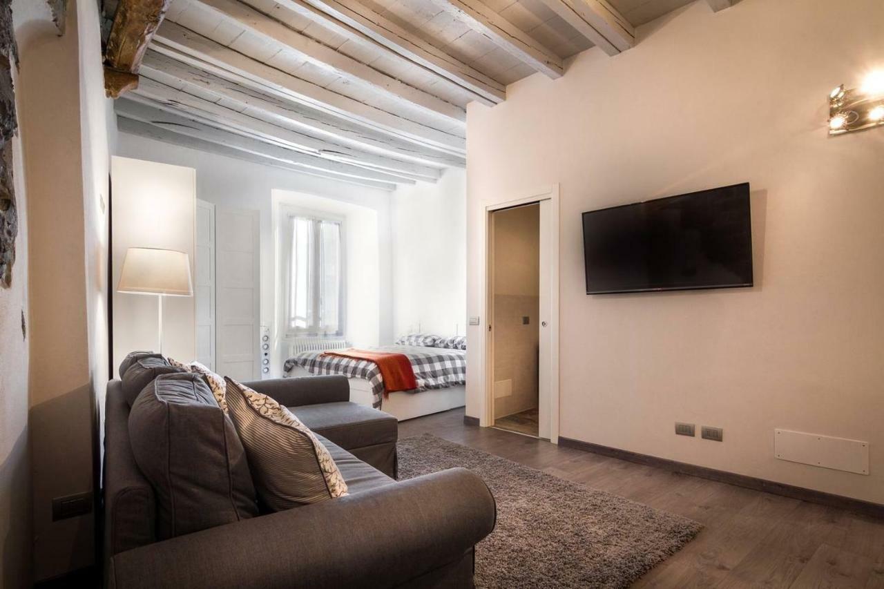 Апартаменти Joivy Chic Studio In Como Centre Екстер'єр фото